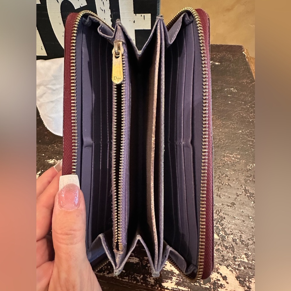 Beautiful Dior Patent Leather Bicolor Wallet - Picture 12 of 16